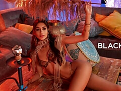 Watch dazzling Vanessa Alessia's sex
