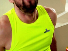 Grosser arsch, Blasen, Spermaladung, Europäisch, Aufs gesicht abspritzen, Sporthalle, Hardcore, Lecken