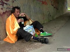 Verga grande, Polla, Mamá, Aceite, Al aire libre, Orinar, Público, Chupando