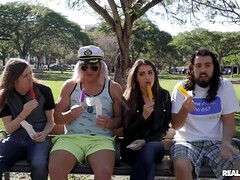 Grosse titten, Blasen, Braunhaarige, Süss, Latina, Orgasmus, Muschi, Flotter dreier