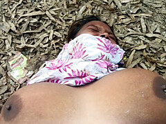 18 jaar, Anaal, Grote kont, Grote mammen, Reusachtig, Latijnse vrouw, Tepels, Vrouw