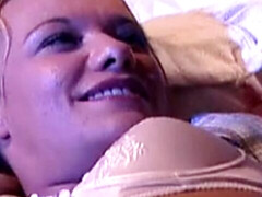 18, フェラチオ, 茶髪の, イく瞬間, 指いじり, オーガズム, 剃毛, ティーン