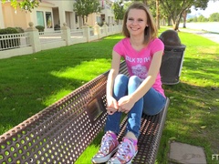 Экстремальный секс, Большие дырки, Каблуки, Мастурбация, Оргазм, На публике, Соло, Под юбкой