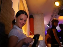 Bekleidet, Verein, Hardcore, Interrassisch, Party, Pornostars, Satin, Nass
