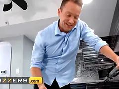 Bedriegen, Diep in de keel, Hondjeshouding, Sperma in gezicht, Keuken, Natuurlijke tieten, Kut duiken, Nat