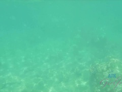 Bikini, Braunhaarige, Flashen, Nackt, Im freien, Zierlich, Pov, Titten