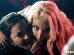 Plantureuse, En levrette, Hard, Rousse roux, Plan cul à trois, Nénés, Mouillée, Épouse