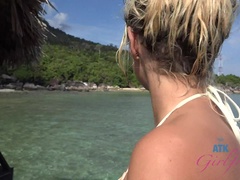 Arsch, Strand, Klaffend, Freundin, Lesbisch, Piercing, Muschi, Scherzbold