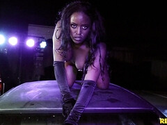 Черные, В машине, Член, Черненькие, Межрасовый секс, Лизание, На природе, Киски