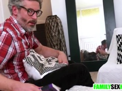 Sucer une bite, Brunette brune, Papa, Famille, Masturbation, Culottes ou slips, Chatte, Allumeuse