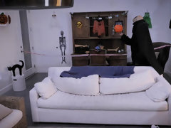 Leie, Arsch, Blondine, Braunhaarige, Hundestellung, Aufs gesicht abspritzen, Brille, Monster