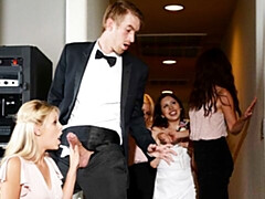 Culo grande, Verga grande, Mamada, Estilo perrito, Ffm, Tetas naturales, Tetas