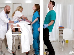 ブロンド, フェラチオ, 茶髪の, 中出し, オマンコ, 三人, オッパイの, ユニフォーム