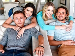 Gros cul, Grosse bite, Gros seins, Sucer une bite, Brunette brune, En levrette, Le plan cul à quatre, Maigrichonne