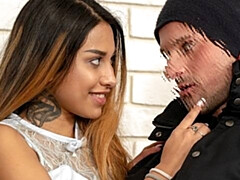 Amateur, Sucer une bite, En levrette, Argent, Piercing, Pov, Tatouage, Adolescente