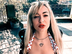 Gros cul, Gros seins, Blonde, En levrette, Mère que j'aimerais baiser, Argent, De plein air, Tatouage