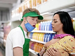 Любители, Большие сиськи, Брюнетки, Платье, Милф, Натуральные сиськи, Трусики, На публике