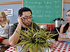 18 jahre, Grosser arsch, Dildo, Rasiert, Dürr, Entkleiden, Jungendliche (18+), Spielzeuge