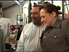 Anaal, Lieveling, Pijpbeurt, Bruinharig, Rijpe lesbienne, Stiefmoeder, Tiener, Tieten likken