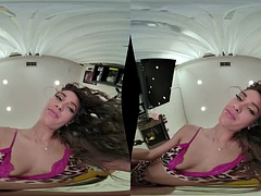 3 dimensionaal, Lieveling, Onder de rok