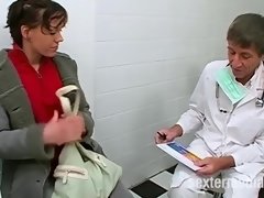 Blondine, Blasen, Braunhaarige, Deutsch, Gruppe, Rasiert, Strümpfe, Flotter dreier