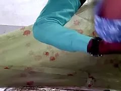Desi Girl 1st Time Fucked at BF's House in Clear Hindi Audio Full Viral Video