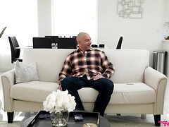 Enthousiasteling, Biseksueel, Gek, Fetisj, Handbeurt, Kut duiken, Tieten likken, Onder de rok