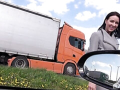 Grosser arsch, Grosse titten, Braunhaarige, Hundestellung, Milf, Geld, Im freien, Öffentlich