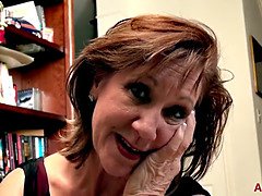 Américain, Gros cul, Gros clito, Gros seins, Femme couguar, Seins naturels, Mamelons, Jouets