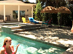 Culo, Bikini, Rubia, Morena, Pies, Al aire libre, Piscina, Pov