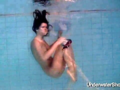 Amateur, Morena, Hembra, Hd, Piscina, Público, Solo, Bajo el agua