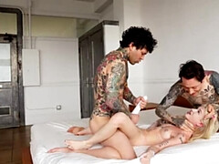 フェラチオ, 中出し, チン, なめる, オーガズム, 小柄, ガリガリ, 三人