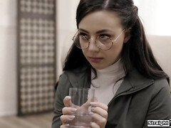 Grosse bite, Brunette brune, Poilue, Hard, Hd, Petite femme, Rugueux, Nénés