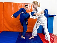 Embrassement, Lesbienne, Lingerie, Masturbation, Chatte, Rasée, Maigrichonne, Nénés