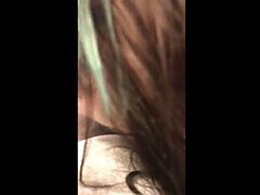 Sucer une bite, Brunette brune, Mignonne, Humiliation, Seins naturels, Orgasme, Pute, Pute