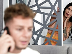 18 ans, Cul, Grosse bite, Sucer une bite, Brunette brune, En levrette, Seins naturels, Adolescente