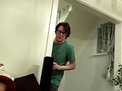 Brunette brune, Éjaculation interne, Hd, Lesbienne, Lingerie, Tatouage, Plan cul à trois, Jouets