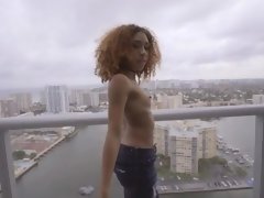 Noire, Sucer une bite, En levrette, Noir ébène, Faciale, Hard, Interracial, Masturbation