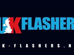 Британки, Брюнетки, Пальцем, Эксгибиционист, На природе, Писсинг, На публике, Сиськи