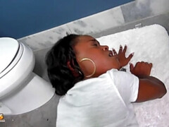 Grosser arsch, Schwarz, Schwarz, Aufs gesicht abspritzen, Piercing, Rasiert, Tätowierung, Spielzeuge