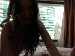 Leie, Arsch, Freundin, Muschi, Rasiert, Entkleiden, Scherzbold, Titten