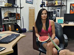 Amateur babe nailed by nasty pawn guy