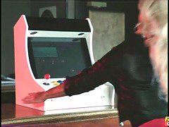 Gros cul, Gros seins, Blonde, Sucer une bite, Mature, Maman, Criant, Adolescente