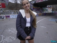 Enthousiasteling, Bruinharig, Diep in de keel, Hondjeshouding, Sperma in gezicht, Gezichtspunt, Tatoeage, Trio