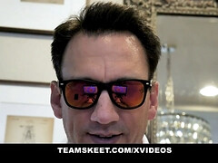 Braunhaarige, Puppe, Kleid, Lecken, Pov, Muschi, Reiten, Jungendliche (18+)