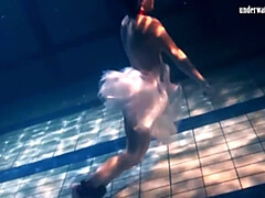 Arsch, Grosser arsch, Grosse titten, Freundin, Zierlich, Pool, Solo, Unter wasser