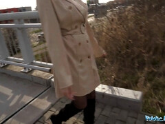 Grosse bite, Sucer une bite, Brunette brune, Tir de sperme, En levrette, Hd, Monstre, Public