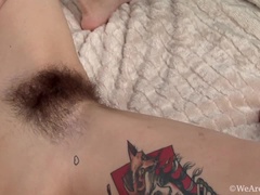 Arsch, Braunhaarige, Behaart, Lingerie, Masturbation, Nippel, Tätowierung