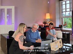 Arsch, Grosser arsch, Grosse titten, Bizarr, Reif, Natürlichen titten, Tätowierung, Ehefrau