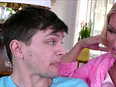 彼女, 淫乱熟女, 母